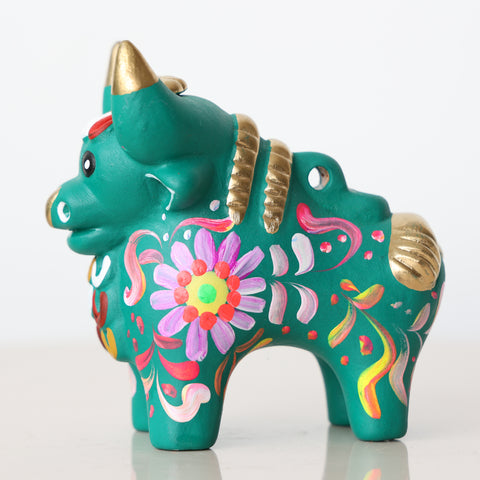 Toro de Pucará 10 cm – Cerámica Artesanal Peruana Decorativa Pintada a Mano