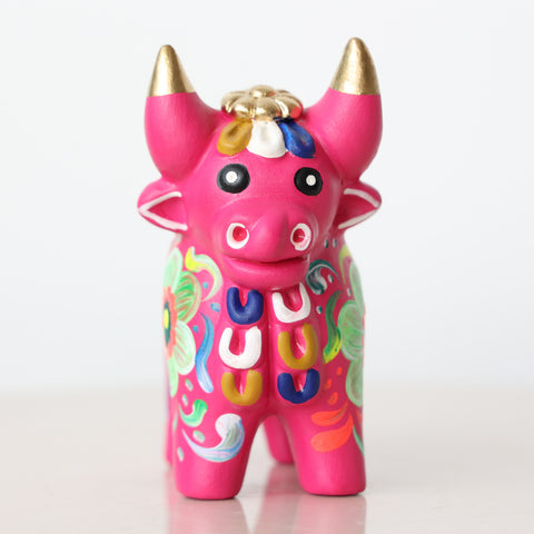 Toro de Pucará 10 cm – Cerámica Artesanal Peruana Decorativa Pintada a Mano