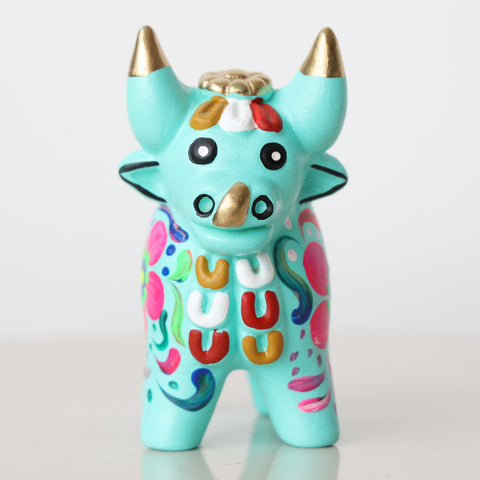 Toro de Pucará 10 cm – Cerámica Artesanal Peruana Decorativa Pintada a Mano