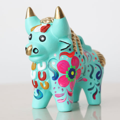 Toro de Pucará 10 cm – Cerámica Artesanal Peruana Decorativa Pintada a Mano