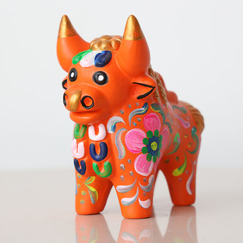 Toro de Pucará 10 cm – Cerámica Artesanal Peruana Decorativa Pintada a Mano
