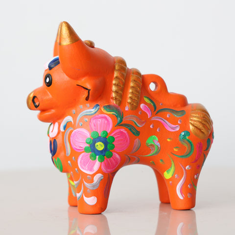 Toro de Pucará 10 cm – Cerámica Artesanal Peruana Decorativa Pintada a Mano