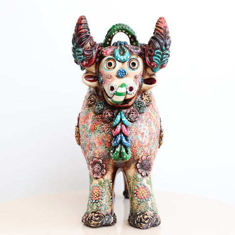 🐂 Toro de Pucará Premium Marfil 31 cm – Cerámica Artesanal Peruana Decorativa de Lujo