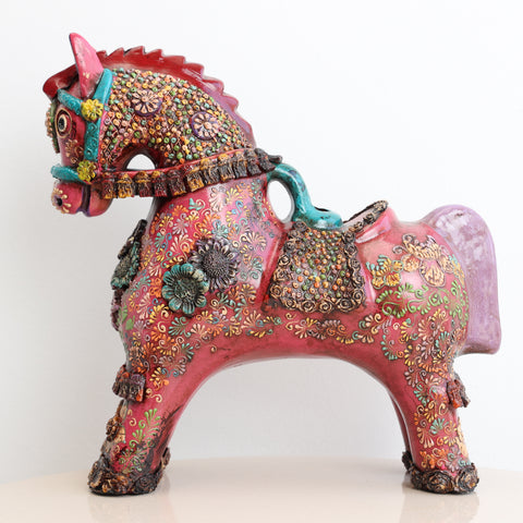 🐎 Caballo de Pucará Premium Fucsia  28 cm – Cerámica Artesanal Peruana Decorativa de Lujo