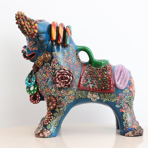 🐂 Toro de Pucará Premium Azul con Cuernos Texturizados 20 cm – Cerámica Artesanal Peruana Decorativa de Lujo