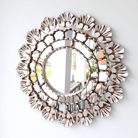 Embellece tu espacio con nuestros espejos de 40 cm estilo cuzqueño, reflejo de la artesanía peruana y símbolo de tradición y elegancia - Espejos Peruanos - Peruvian Mirrors - Echo a Mano - Madera Tallada - Espejo Decorativo - Espejo Artesanal