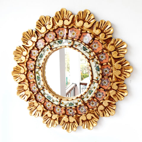 Embellece tu espacio con nuestros espejos de 40 cm estilo cuzqueño, reflejo de la artesanía peruana y símbolo de tradición y elegancia - Espejos Peruanos - Peruvian Mirrors - Echo a Mano - Madera Tallada - Espejo Decorativo - Espejo Artesanal