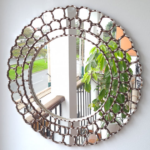 Embellece tu espacio con nuestros espejos de 60 cm estilo cuzqueño y cajamarquino, reflejo de la artesanía peruana y símbolo de tradición y elegancia - Espejos Peruanos - Peruvian Mirrors - Echo a Mano - Madera Tallada - Espejo Decorativo - Artesanal