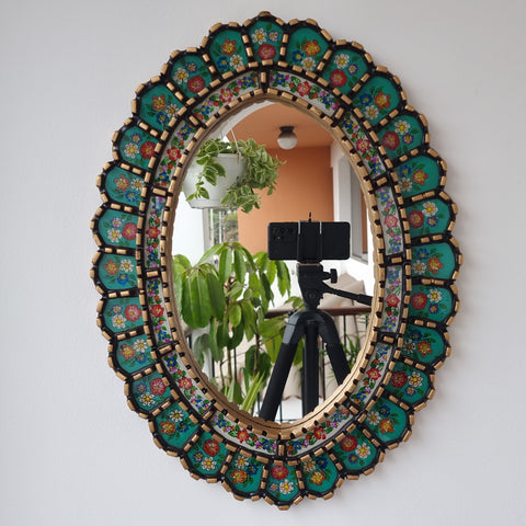 Embellece tu espacio con nuestros espejos de 50 cm estilo cuzqueño y cajamarquino, reflejo de la artesanía peruana y símbolo de tradición y elegancia - Espejos Peruanos - Peruvian Mirrors - Echo a Mano - Madera Tallada - Espejo Decorativo - Artesanal