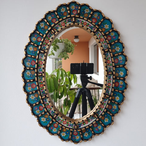 Embellece tu espacio con nuestros espejos de 50 cm estilo cuzqueño y cajamarquino, reflejo de la artesanía peruana y símbolo de tradición y elegancia - Espejos Peruanos - Peruvian Mirrors - Echo a Mano - Madera Tallada - Espejo Decorativo - Artesanal