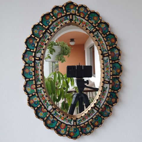 Embellece tu espacio con nuestros espejos de 45 cm estilo cuzqueño y cajamarquino, reflejo de la artesanía peruana y símbolo de tradición y elegancia - Espejos Peruanos - Peruvian Mirrors - Echo a Mano - Madera Tallada - Espejo Decorativo - Artesanal