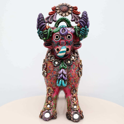🐂 Toro de Pucará Premium Fucsia 37 cm – Cerámica Artesanal Peruana Decorativa de Lujo