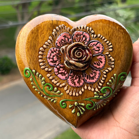🌹 Corazón Cusqueño con Rosa en Alto Relieve 13 cm | Artesanía Peruana Hecha a Mano
