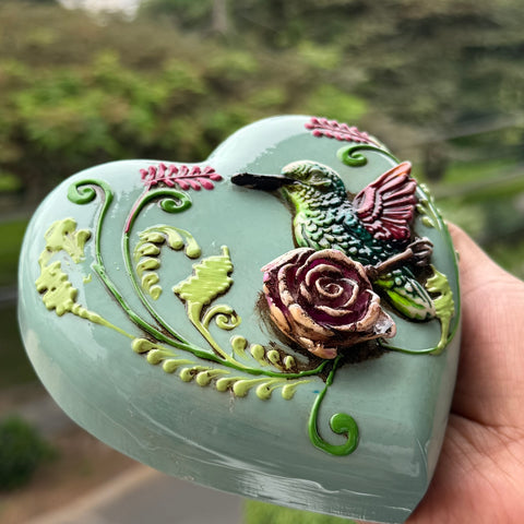 💚 Corazón Cusqueño con Colibrí en Alto Relieve 13 cm | Artesanía Peruana Hecha a Mano