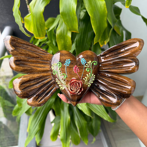 ❤️ Corazón Alado Cusqueño con Rosa en Alto Relieve – Artesanía Peruana Hecha a Mano