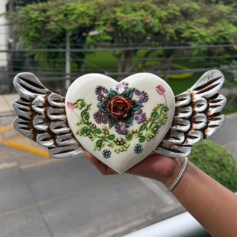 🌹 Corazón Alado Cusqueño con Rosa en Alto Relieve – Artesanía Peruana Hecha a Mano