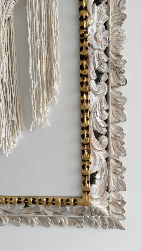 ✨🧶 Gran Tapiz de Macramé Boho con Marco Wash Dorado 🧶✨