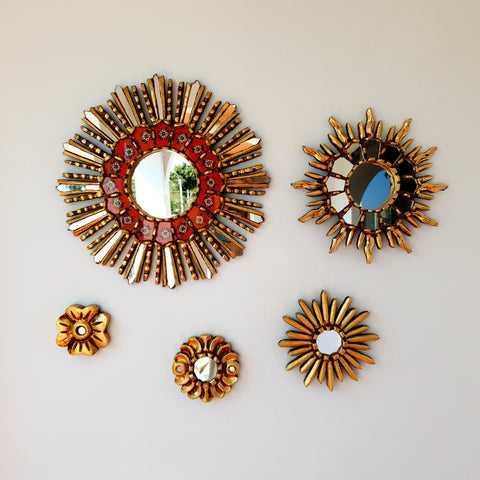 Hermosa composición de espejos decorativos artesanales cuzqueños, ideales para embellecer tu hogar con estilo único. Espejos Artesanales laminados en pan de Oro-Espejos Decorativos-Espejos Peruanos-Espejos Cuzqueños-Peruvian Mirrors-Espejos de Madera