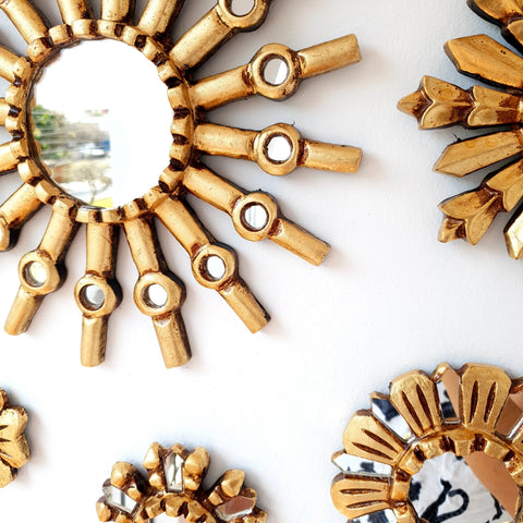 Hermosa composición de espejos decorativos artesanales cuzqueños, ideales para embellecer tu hogar con estilo único. Espejos Artesanales laminados en pan de Oro-Espejos Decorativos-Espejos Peruanos-Espejos Cuzqueños-Peruvian Mirrors-Espejos de Madera