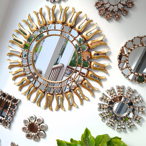 Hermosa composición de espejos decorativos artesanales cuzqueños, ideales para embellecer tu hogar con estilo único. Espejos Artesanales laminados en pan de Oro-Espejos Decorativos-Espejos Peruanos-Espejos Cuzqueños-Peruvian Mirrors-Espejos de Madera