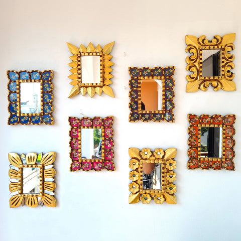 Hermosa composición de espejos decorativos artesanales cuzqueños, ideales para embellecer tu hogar con estilo único. Espejos Artesanales laminados en pan de Oro-Espejos Decorativos-Espejos Peruanos-Espejos Cuzqueños-Peruvian Mirrors-Espejos de Madera