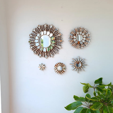 Hermosa composición de espejos decorativos artesanales cuzqueños, ideales para embellecer tu hogar con estilo único. Espejos Artesanales laminados en pan de Oro-Espejos Decorativos-Espejos Peruanos-Espejos Cuzqueños-Peruvian Mirrors-Espejos de Madera