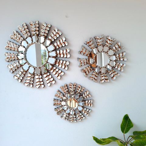 Hermosa composición de espejos decorativos artesanales cuzqueños, ideales para embellecer tu hogar con estilo único. Espejos Artesanales laminados en pan de Oro-Espejos Decorativos-Espejos Peruanos-Espejos Cuzqueños-Peruvian Mirrors-Espejos de Madera