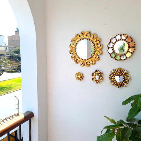 Hermosa composición de espejos decorativos artesanales cuzqueños, ideales para embellecer tu hogar con estilo único. Espejos Artesanales laminados en pan de Oro-Espejos Decorativos-Espejos Peruanos-Espejos Cuzqueños-Peruvian Mirrors-Espejos de Madera