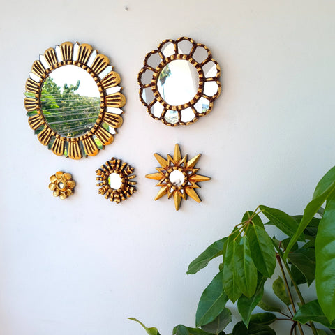 Hermosa composición de espejos decorativos artesanales cuzqueños, ideales para embellecer tu hogar con estilo único. Espejos Artesanales laminados en pan de Oro-Espejos Decorativos-Espejos Peruanos-Espejos Cuzqueños-Peruvian Mirrors-Espejos de Madera