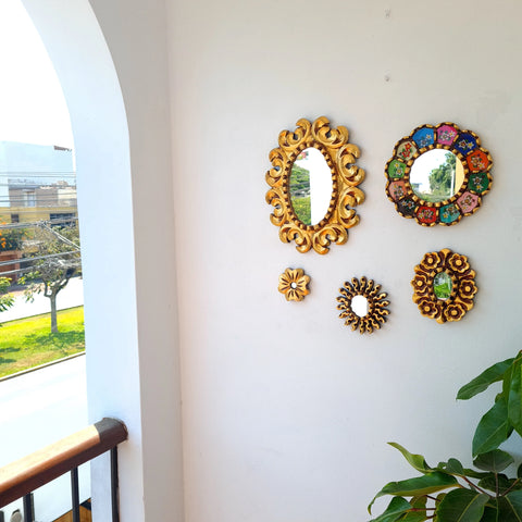 Hermosa composición de espejos decorativos artesanales cuzqueños, ideales para embellecer tu hogar con estilo único. Espejos Artesanales laminados en pan de Oro-Espejos Decorativos-Espejos Peruanos-Espejos Cuzqueños-Peruvian Mirrors-Espejos de Madera