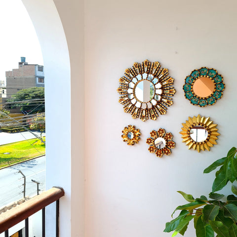 Hermosa composición de espejos decorativos artesanales cuzqueños, ideales para embellecer tu hogar con estilo único. Espejos Artesanales laminados en pan de Oro-Espejos Decorativos-Espejos Peruanos-Espejos Cuzqueños-Peruvian Mirrors-Espejos de Madera