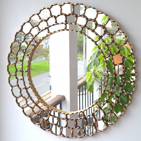 Embellece tu espacio con nuestros espejos de 60 cm estilo cuzqueño y cajamarquino, reflejo de la artesanía peruana y símbolo de tradición y elegancia - Espejos Peruanos - Peruvian Mirrors - Echo a Mano - Madera Tallada - Espejo Decorativo - Artesanal