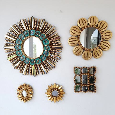 Hermosa composición de espejos decorativos artesanales cuzqueños, ideales para embellecer tu hogar con estilo único. Espejos Artesanales laminados en pan de Oro-Espejos Decorativos-Espejos Peruanos-Espejos Cuzqueños-Peruvian Mirrors-Espejos de Madera