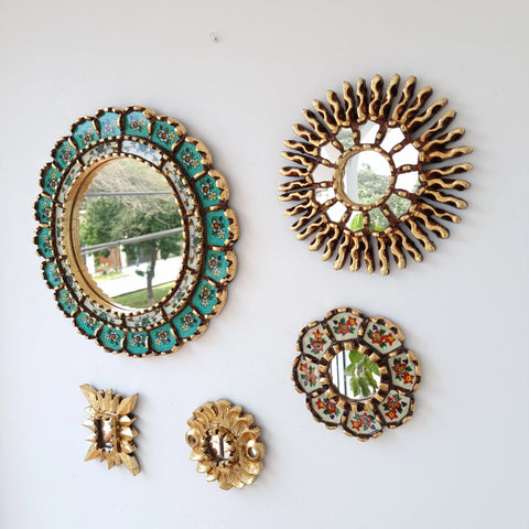 Hermosa composición de espejos decorativos artesanales cuzqueños, ideales para embellecer tu hogar con estilo único. Espejos Artesanales laminados en pan de Oro-Espejos Decorativos-Espejos Peruanos-Espejos Cuzqueños-Peruvian Mirrors-Espejos de Madera