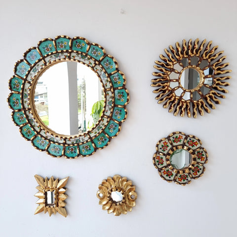 Hermosa composición de espejos decorativos artesanales cuzqueños, ideales para embellecer tu hogar con estilo único. Espejos Artesanales laminados en pan de Oro-Espejos Decorativos-Espejos Peruanos-Espejos Cuzqueños-Peruvian Mirrors-Espejos de Madera