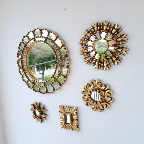 Hermosa composición de espejos decorativos artesanales cuzqueños, ideales para embellecer tu hogar con estilo único. Espejos Artesanales laminados en pan de Oro-Espejos Decorativos-Espejos Peruanos-Espejos Cuzqueños-Peruvian Mirrors-Espejos de Madera