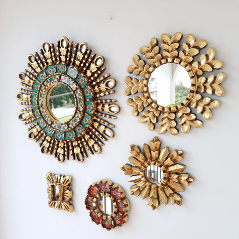 Hermosa composición de espejos decorativos artesanales cuzqueños, ideales para embellecer tu hogar con estilo único. Espejos Artesanales laminados en pan de Oro-Espejos Decorativos-Espejos Peruanos-Espejos Cuzqueños-Peruvian Mirrors-Espejos de Madera