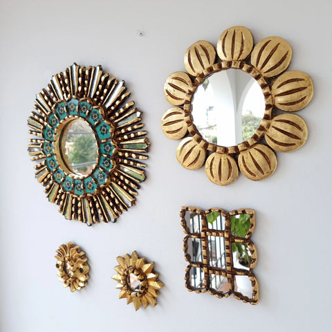 Hermosa composición de espejos decorativos artesanales cuzqueños, ideales para embellecer tu hogar con estilo único. Espejos Artesanales laminados en pan de Oro-Espejos Decorativos-Espejos Peruanos-Espejos Cuzqueños-Peruvian Mirrors-Espejos de Madera