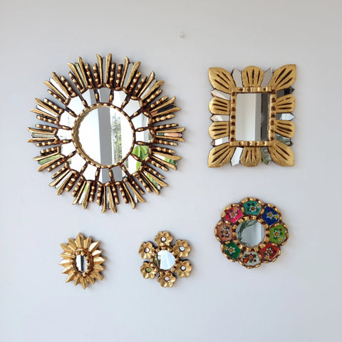 Hermosa composición de espejos decorativos artesanales cuzqueños, ideales para embellecer tu hogar con estilo único. Espejos Artesanales laminados en pan de Oro-Espejos Decorativos-Espejos Peruanos-Espejos Cuzqueños-Peruvian Mirrors-Espejos de Madera