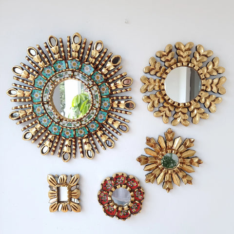 Hermosa composición de espejos decorativos artesanales cuzqueños, ideales para embellecer tu hogar con estilo único. Espejos Artesanales laminados en pan de Oro-Espejos Decorativos-Espejos Peruanos-Espejos Cuzqueños-Peruvian Mirrors-Espejos de Madera