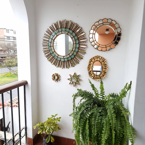 Hermosa composición de espejos decorativos artesanales cuzqueños, ideales para embellecer tu hogar con estilo único. Espejos Artesanales laminados en pan de Oro-Espejos Decorativos-Espejos Peruanos-Espejos Cuzqueños-Peruvian Mirrors-Espejos de Madera