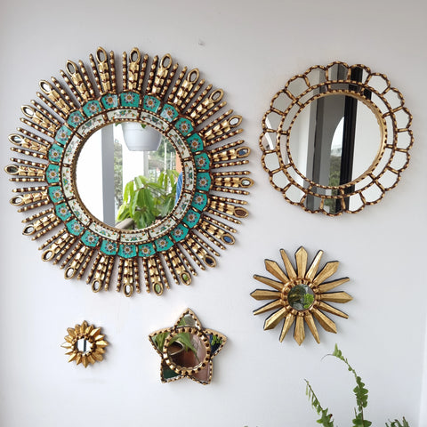 Hermosa composición de espejos decorativos artesanales cuzqueños, ideales para embellecer tu hogar con estilo único. Espejos Artesanales laminados en pan de Oro-Espejos Decorativos-Espejos Peruanos-Espejos Cuzqueños-Peruvian Mirrors-Espejos de Madera