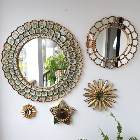 Hermosa composición de espejos decorativos artesanales cuzqueños, ideales para embellecer tu hogar con estilo único. Espejos Artesanales laminados en pan de Oro-Espejos Decorativos-Espejos Peruanos-Espejos Cuzqueños-Peruvian Mirrors-Espejos de Madera