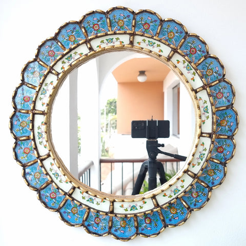 Embellece tu espacio con nuestros espejos de 50 cm estilo cuzqueño y cajamarquino, reflejo de la artesanía peruana y símbolo de tradición y elegancia - Espejos Peruanos - Peruvian Mirrors - Echo a Mano - Madera Tallada - Espejo Decorativo - Artesanal