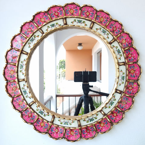 Embellece tu espacio con nuestros espejos de 50 cm estilo cuzqueño y cajamarquino, reflejo de la artesanía peruana y símbolo de tradición y elegancia - Espejos Peruanos - Peruvian Mirrors - Echo a Mano - Madera Tallada - Espejo Decorativo - Artesanal