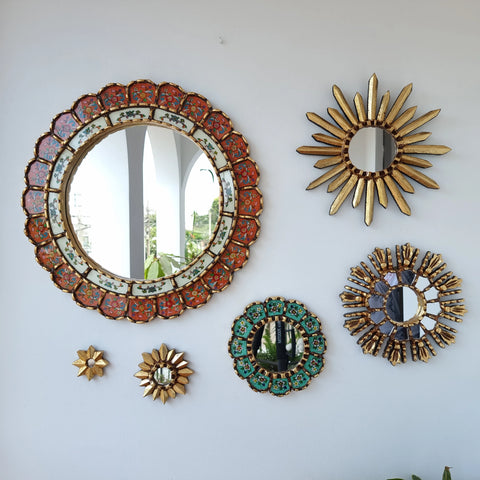 Hermosa composición de espejos decorativos artesanales cuzqueños, ideales para embellecer tu hogar con estilo único. Espejos Artesanales laminados en pan de Oro-Espejos Decorativos-Espejos Peruanos-Espejos Cuzqueños-Peruvian Mirrors-Espejos de Madera