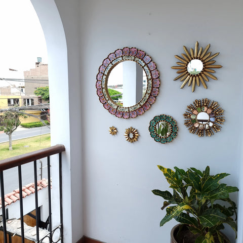 Hermosa composición de espejos decorativos artesanales cuzqueños, ideales para embellecer tu hogar con estilo único. Espejos Artesanales laminados en pan de Oro-Espejos Decorativos-Espejos Peruanos-Espejos Cuzqueños-Peruvian Mirrors-Espejos de Madera