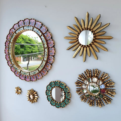 Hermosa composición de espejos decorativos artesanales cuzqueños, ideales para embellecer tu hogar con estilo único. Espejos Artesanales laminados en pan de Oro-Espejos Decorativos-Espejos Peruanos-Espejos Cuzqueños-Peruvian Mirrors-Espejos de Madera