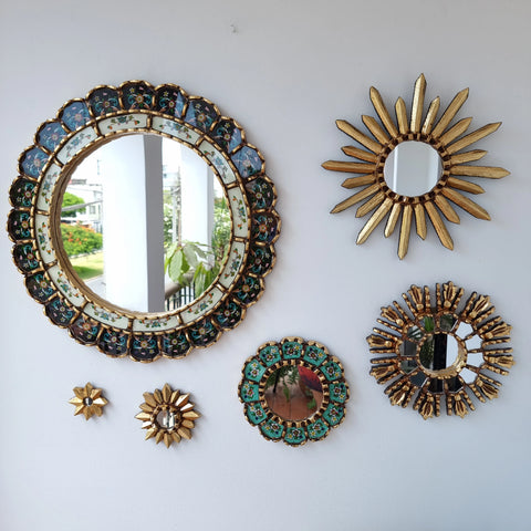 Hermosa composición de espejos decorativos artesanales cuzqueños, ideales para embellecer tu hogar con estilo único. Espejos Artesanales laminados en pan de Oro-Espejos Decorativos-Espejos Peruanos-Espejos Cuzqueños-Peruvian Mirrors-Espejos de Madera