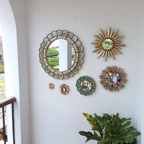 Hermosa composición de espejos decorativos artesanales cuzqueños, ideales para embellecer tu hogar con estilo único. Espejos Artesanales laminados en pan de Oro-Espejos Decorativos-Espejos Peruanos-Espejos Cuzqueños-Peruvian Mirrors-Espejos de Madera